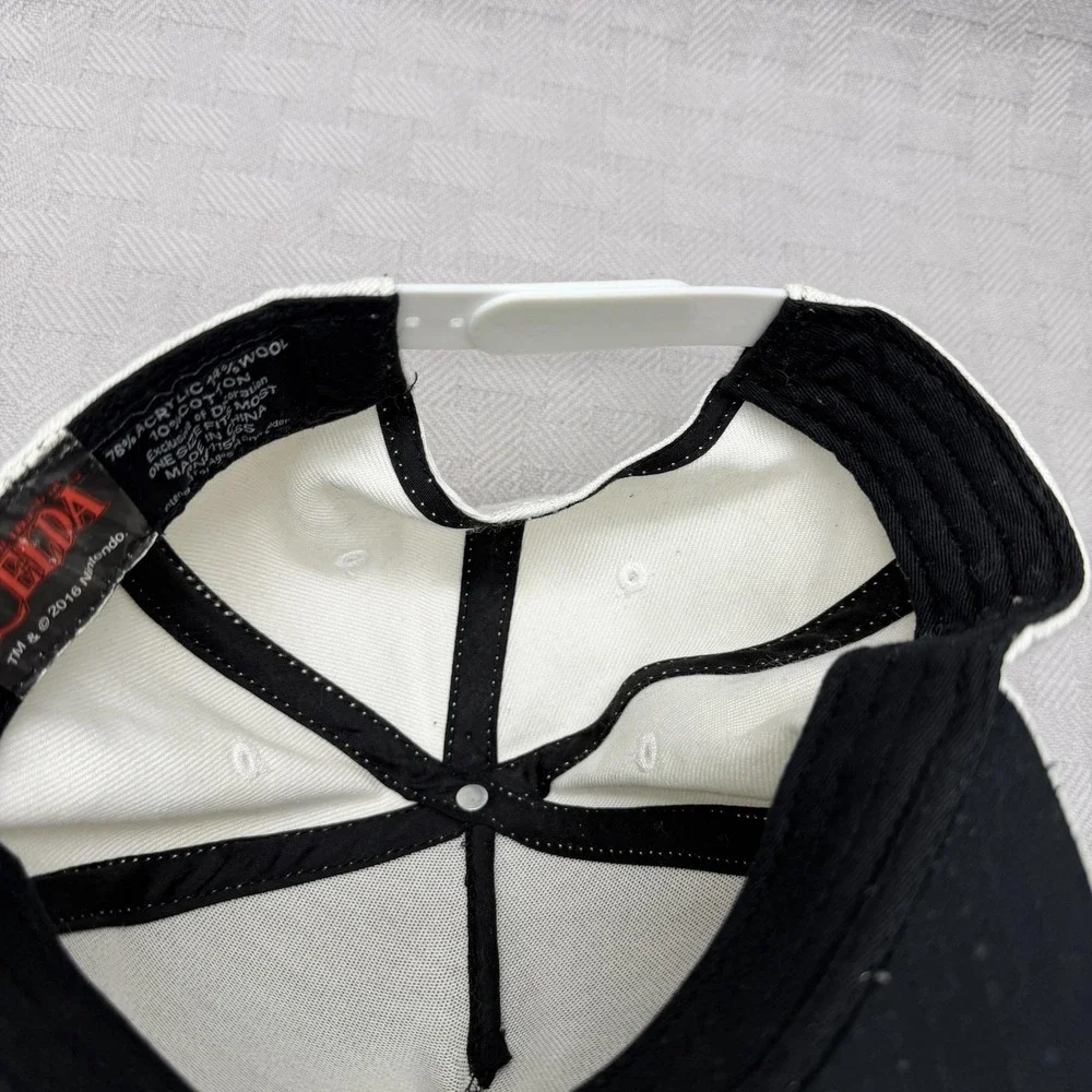 Zelda Hat Cap Snap Back Mens One‎ Size White Link Graphic Adjustable Nintendo